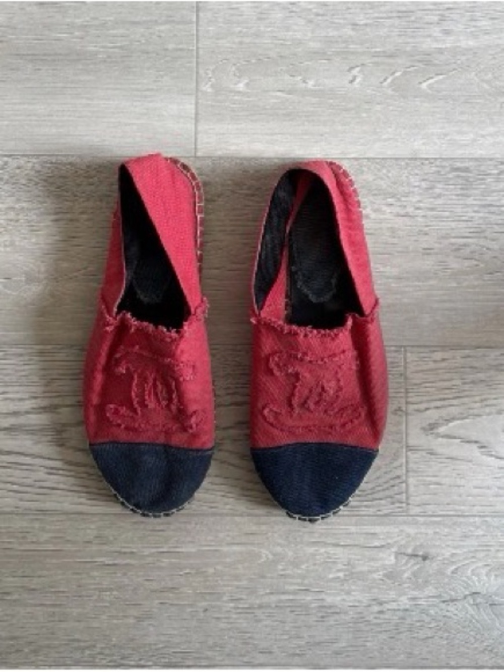 Chanel Cap Toe Ballet Flats
Women Size 39